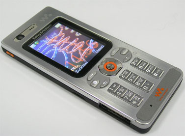 Sony Ericsson W880i:   