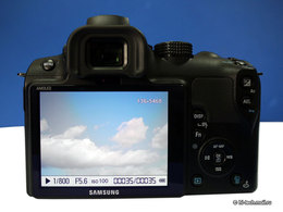 Samsung NX10:  