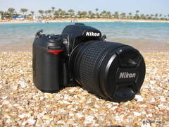  Nikon D7000  :     -