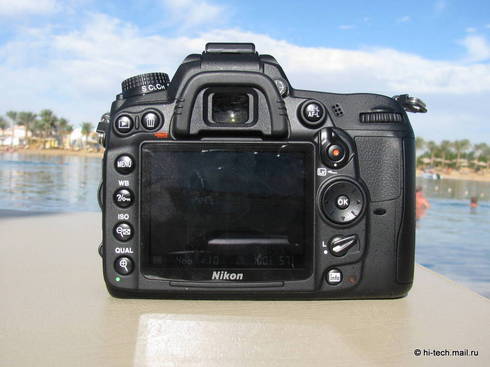  Nikon D7000  :     -