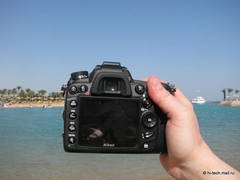  Nikon D7000  :     -