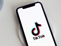 TikTok     볺 Microsoft    ز-